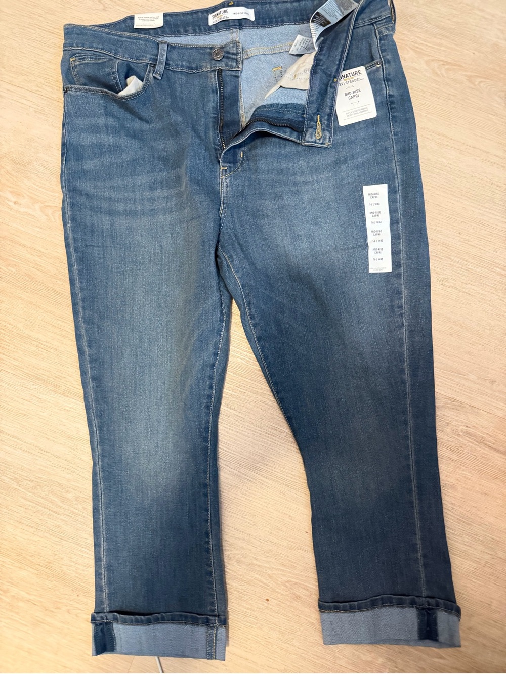 Levi Signature Blue Cropped Jeans - Classic Denim